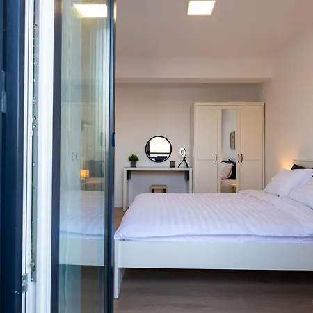 Flh - B 153 - Parking&outdoor Space